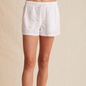 bella dahl
Frayed Hem Pocket Short - White